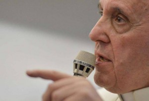 Papa Francesco ha parlato nel viaggio di ritorno da Rio con i giornalisti "a braccio" per più di un'ora