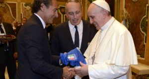 Il ct Prandelli e il presidente della Figc Abete con Papa Francesco