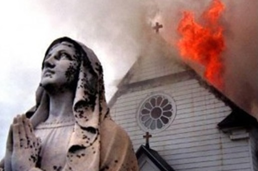 chiesa che brucia 530X0 90 Avvisi Parrocchia e Cristiani perseguitati nel mondo
