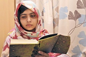Malala Yousafzai, aggredita dai Talebani e ridotta in fin di vita, lotta per la libertà religiosa.