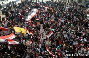 Tanta gente in Siria scende in piazza per sostenere l'esercito.