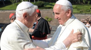 Il Papa Emerito Benedetto XVI e Papa Francesco.