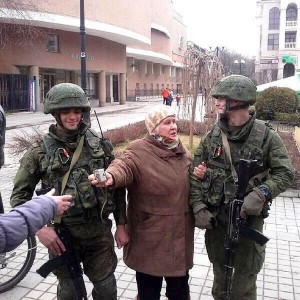 Le persone sensibili facciano attenzione! Immagini della feroce violenza dei soldati russi.