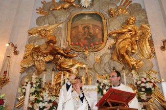 Celebrazione Eucaristica nel Santuario del Divino Amore.
