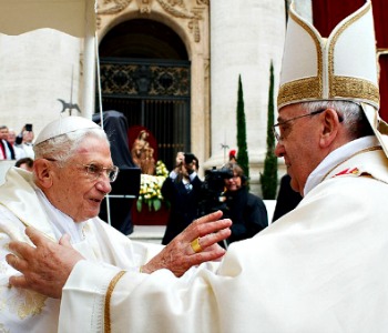 pope-and-pope-emeritus-at-cononization_TN