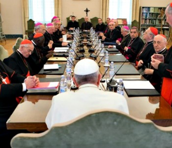 Vaticano, vertice su Medio Oriente. Papa denuncia traffico armi