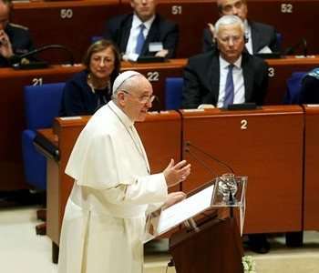 Un interminabile applauso per il discorso di Papa Francesco al Consiglio d'Europa