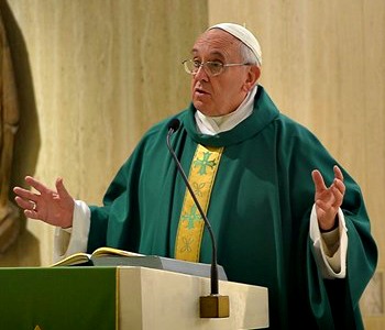 Papa Francesco: attenti a non diventare ''cristiani pagani'' nemici della Croce