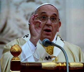 Papa Francesco al Verano: uomo che si crede "dio" distrugge il mondo