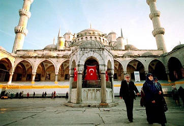 In Turkey, pope will visit Blue Mosque, celebrate Mass in Istanbul cathedral