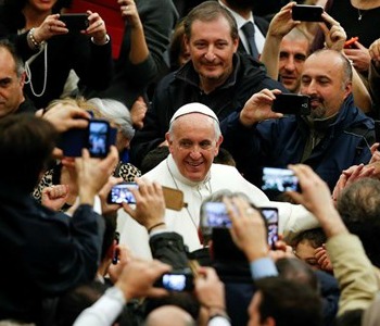 Papa Francesco ai dipendenti vaticani: Natale, occasione per curare ogni ferita