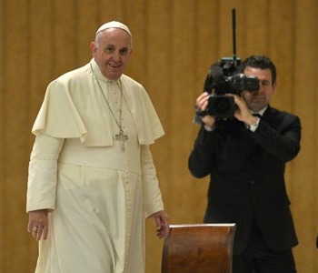 Papa: i cattolici non cadano nei peccati dei media: disinformazione, calunnia e diffamazione.
