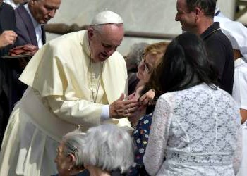Papa Francesco: menzogna dire che ci sono vite non degne di essere vissute