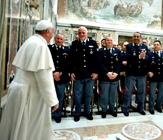 Papa Francesco: non farsi scoraggiare da pericoli che preoccupano umanità