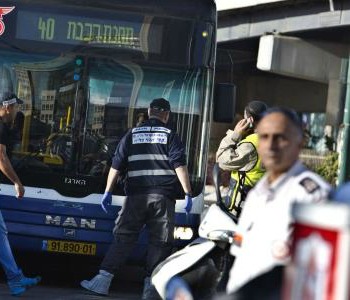 Terrore a Tel Aviv, 12 accoltellati sul bus, 4 in condizioni gravi