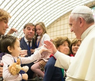 Papa Francesco: difendete la famiglia dalle ideologie che la destabilizzano