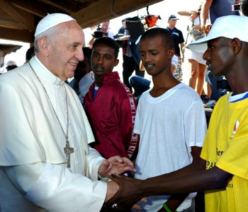 Papa Francesco ai prefetti: immigrazione, rispetto norme e dignità persone