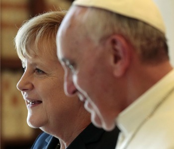 Papa Francesco alla Merkel: Politici, difendete i poveri!
