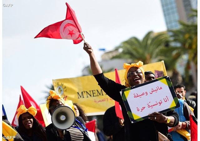 In migliaia in piazza a Tunisi per dire no al terrorismo