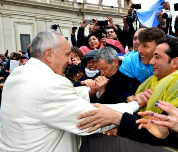 Papa Francesco: lottare per diritto al lavoro, no a logica profitto