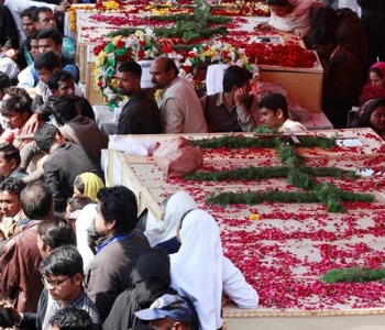 Pakistan: ai funerali delle vittime appello di pace di mons. Shaw