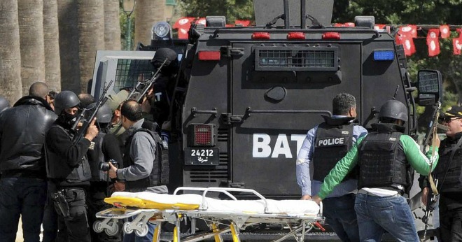 Strage di Tunisi, italiani tra le vittime I morti sono 19, l'Is rivendica