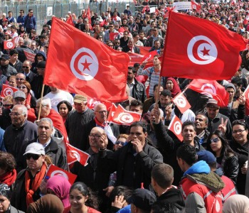 In migliaia in piazza a Tunisi per dire no al terrorismo