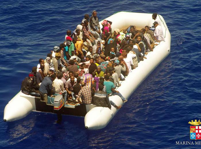 Migranti, 12 gettati in mare perché cristiani