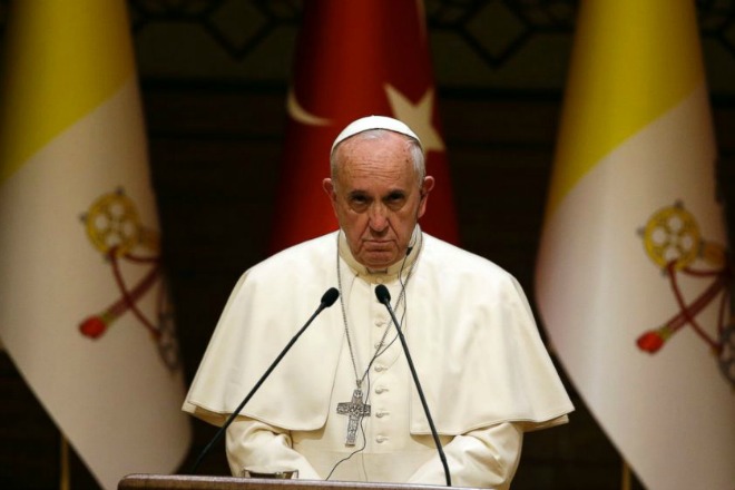  la risposta della Santa Sede agli attacchi di Erdogan. Oggi Davutoglu ha accusato il Papa di avere aderito al «fronte del male» che complotta contro la Turchia.