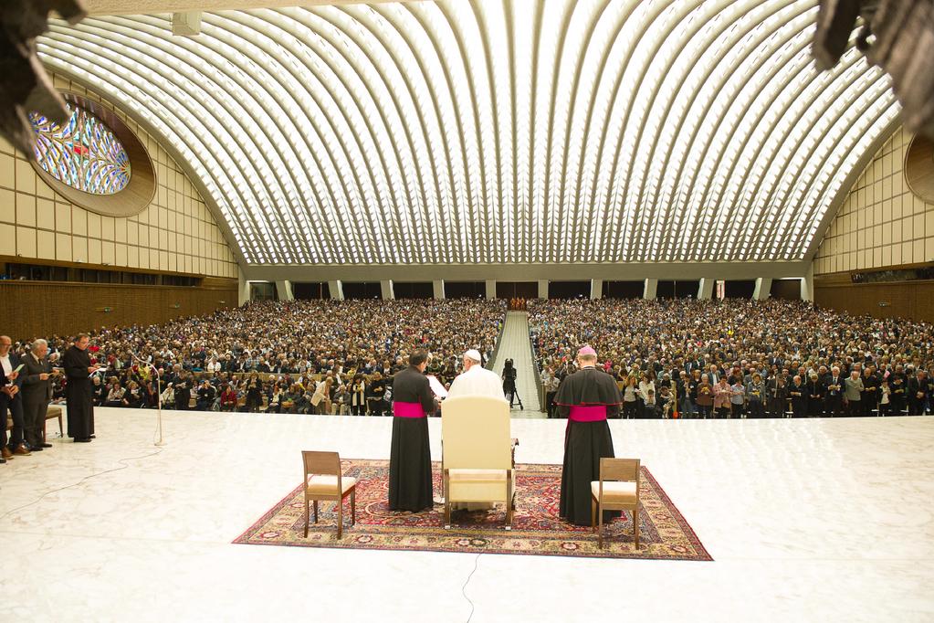 Papa Francesco: Entriamo nelle ferite del Signore che sono dappertutto