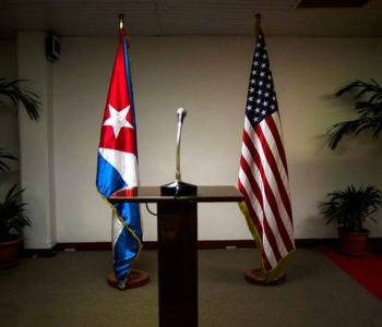 Vertice Panama: Storica "stretta di mano" Obama-Castro. E c'è anche Parolin