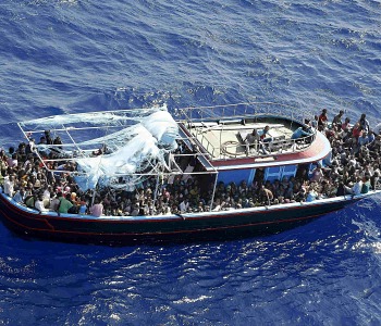 Compra una nave per salvare i profughi in mare. Un imprenditore di Berlino: Non posso stare a guardare