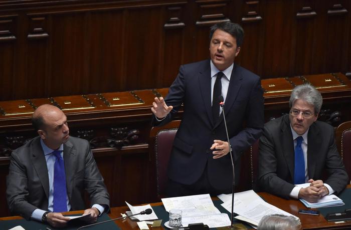 Migranti. Renzi: serve risposta politica dell'Ue