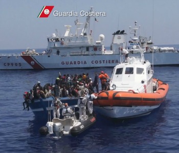 Naufragio al largo della Libia: morti 9 migranti, 144 i superstiti