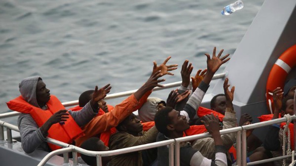 Barconi di migranti, quasi mille in salvo