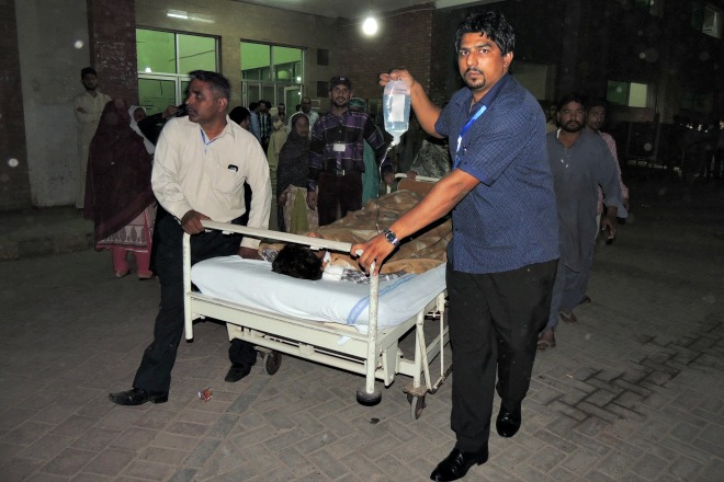 Pakistan: ragazzo, bruciato vivo perché cristiano, è grave