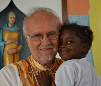 P. Chiera: ascoltare il Papa in favore dei bimbi che soffrono
