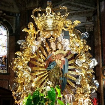 Torino, Festa di Maria Ausiliatrice. Mons. Nosiglia: non vi rassegnate al mondo di oggi