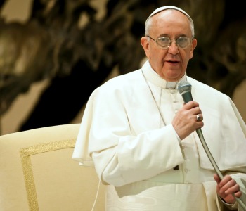 Papa Francesco alle Acli: la mancanza di lavoro toglie dignità. Il dio denaro distrugge.