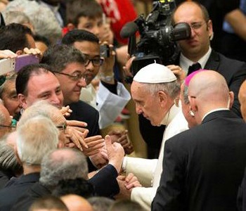 Il Papa ai fedeli di Isernia: i problemi si superano con la solidarietà