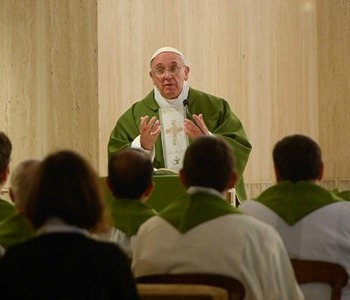 Papa Francesco: la fede vera fa miracoli non affari