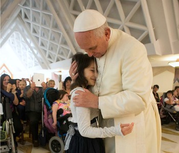 A Santa Marta: Papa Francesco riceve 20 bambini malati