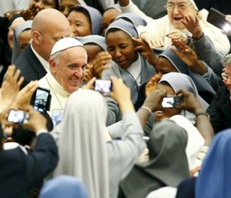 Papa Francesco ai religiosi: siate gioia e dono di Dio nel mondo