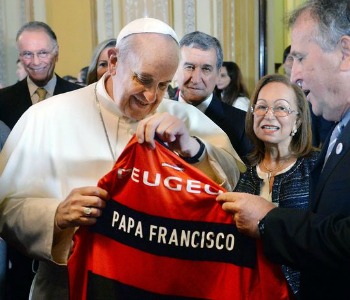 Papa Francesco: allenatori educhino giovani a valori autentici sport