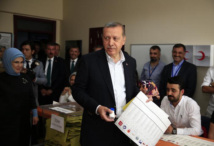 Turchia, Erdogan perde la maggioranza i curdi e i cristiani in parlamento