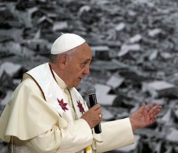 Papa Francesco: indegno che in Medio Oriente le persone contino meno del petrolio