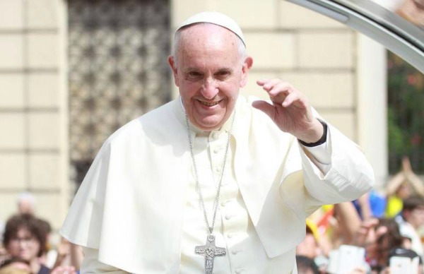 Sindone e Papa Francesco a Torino: 3 milioni di persone, 1 milione di euro in offerte per la carità