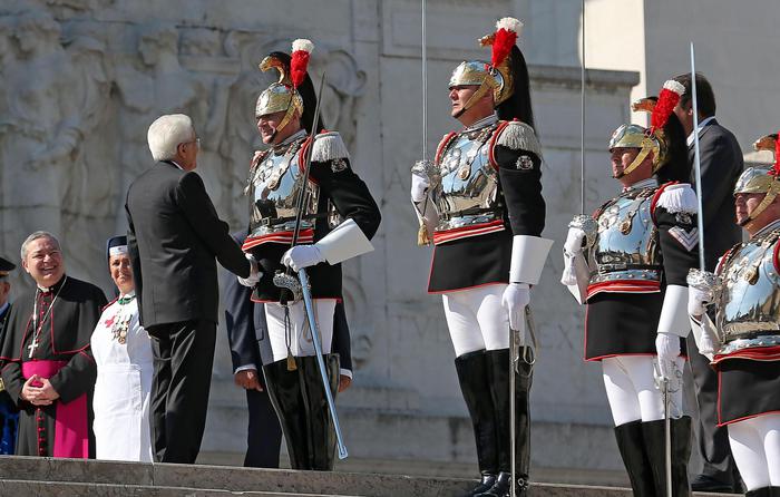 Festa della Repubblica: Mattarella e Renzi all'Altare della Patria