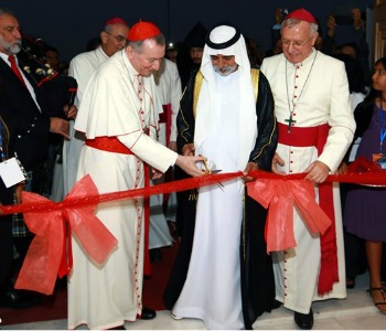 Una nuova chiesa cattolica dedicata a San Paolo è stata inaugurata oggi a Mussaffah, negli Emirati Arabi, alla presenza del cardinale Pietro Parolin, segretario di Stato vaticano.