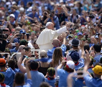 Papa Francesco incontra oltre 80 mila Scout: Costruite ponti!